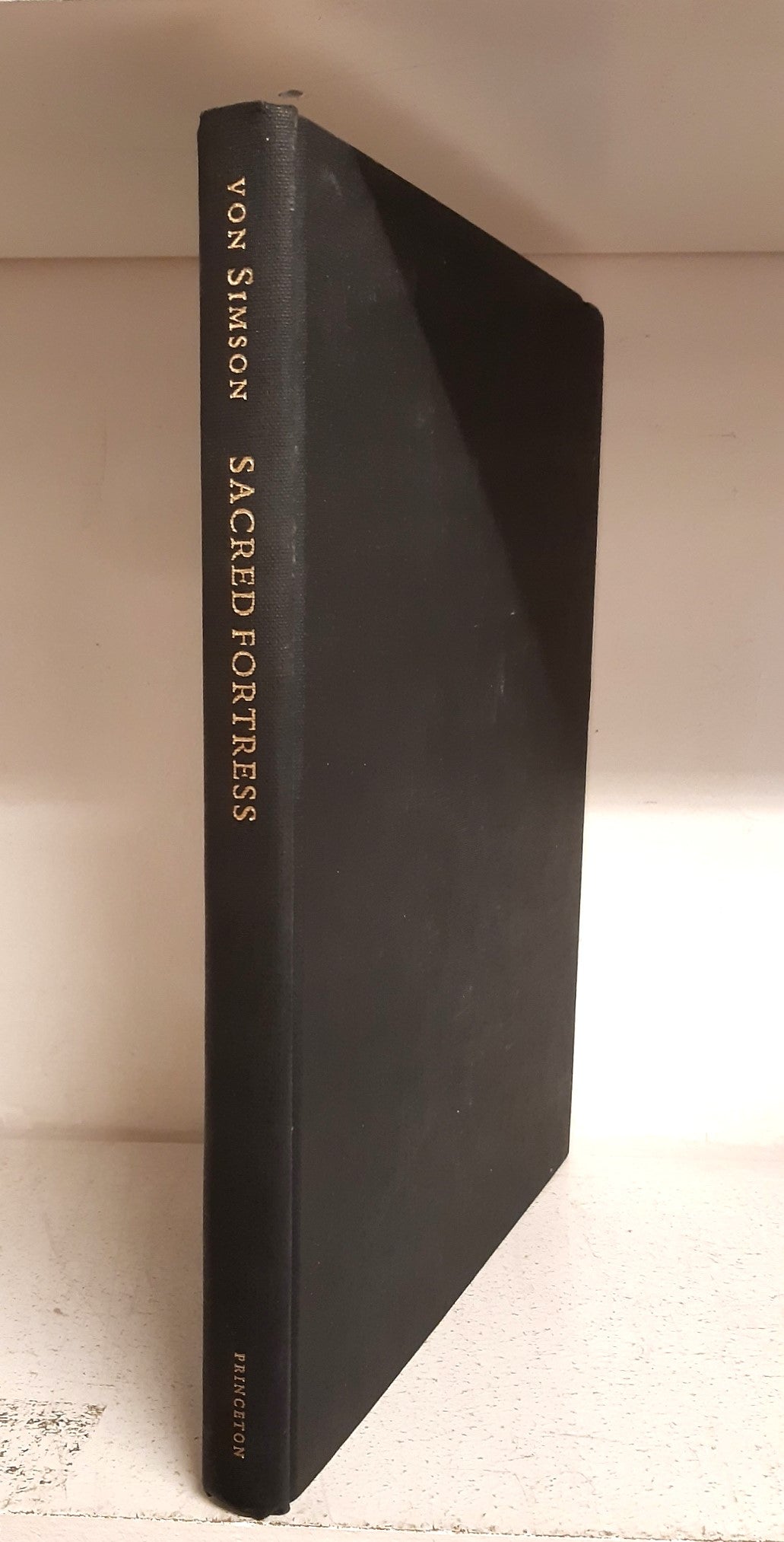 Sacred Fortress : Byzantine Art and Statecraft in Ravenna. With a new preface